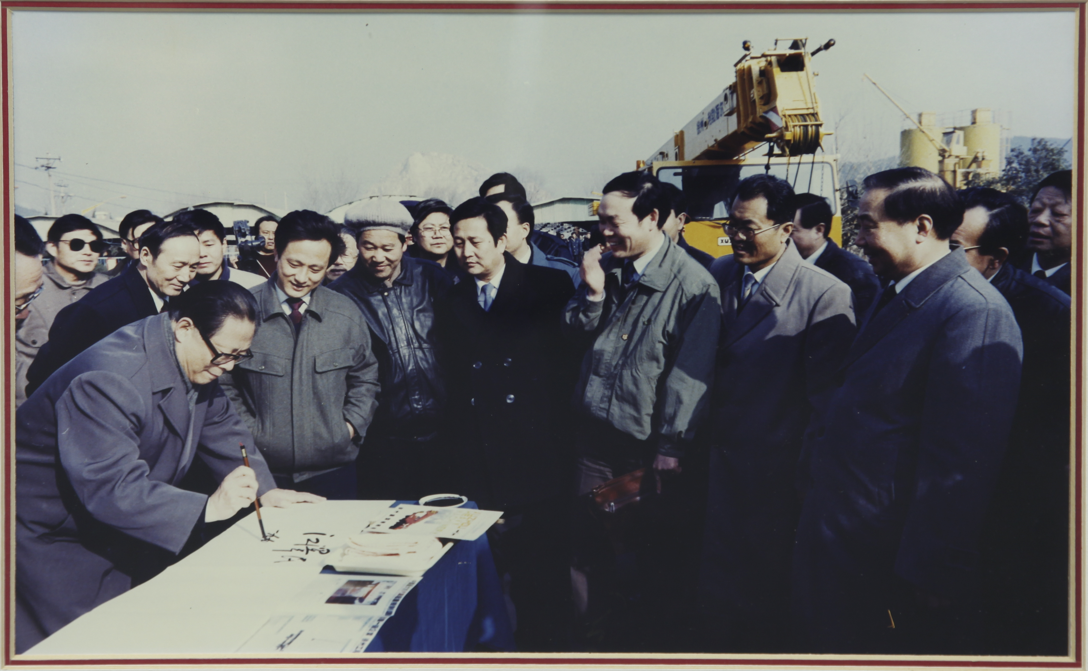 江泽民同志视察cq9电子集团并题名勉励