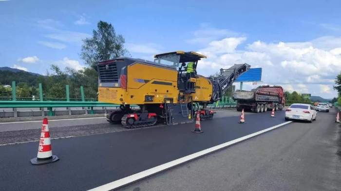 精彩绽放！cq9电子两米铣刨机全国高速踔厉风发