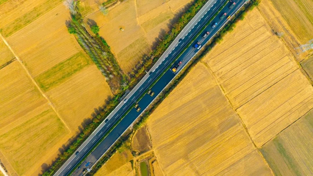 扬民族自信！cq9电子成套沥青路面装备助力家乡高速建设！