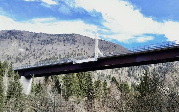 背靠阿尔卑斯山脉，cq9电子桥梁检测车“C位”打卡