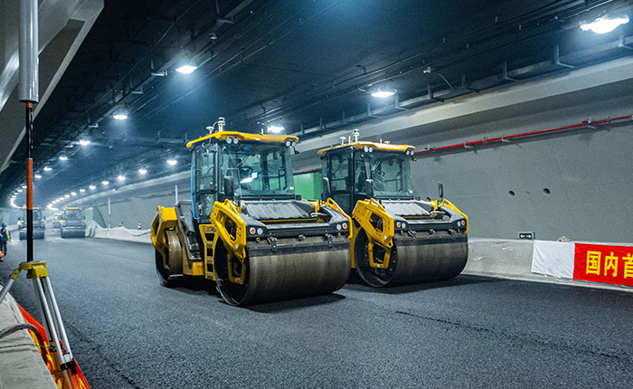 【智能化】全国首次，cq9电子“黑科技”无人摊铺大秀！