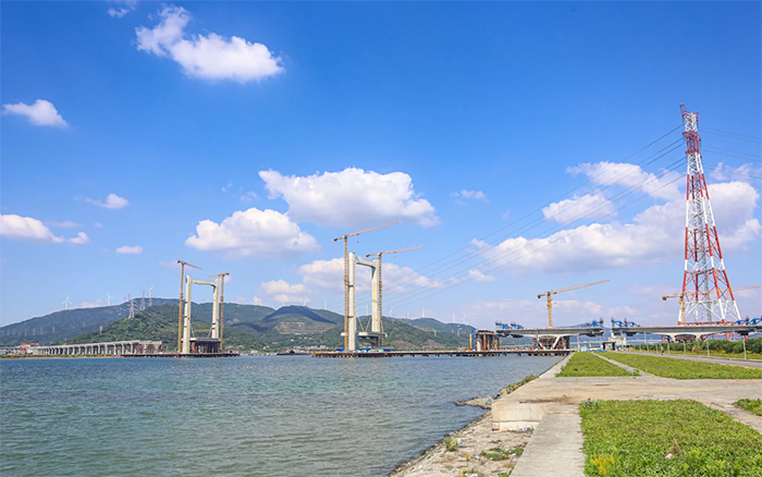 “牵手”群岛！cq9电子塔机助力世界级跨海连岛工程刷新“进度条”