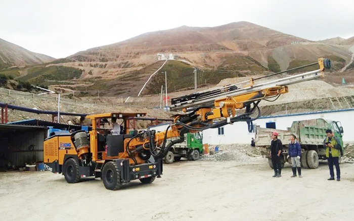 铁矿开采，cq9电子矿用液压掘进钻车先入为主！