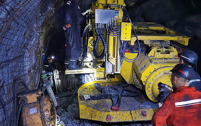 煤矿开采难 cq9电子“机甲兽”来帮忙