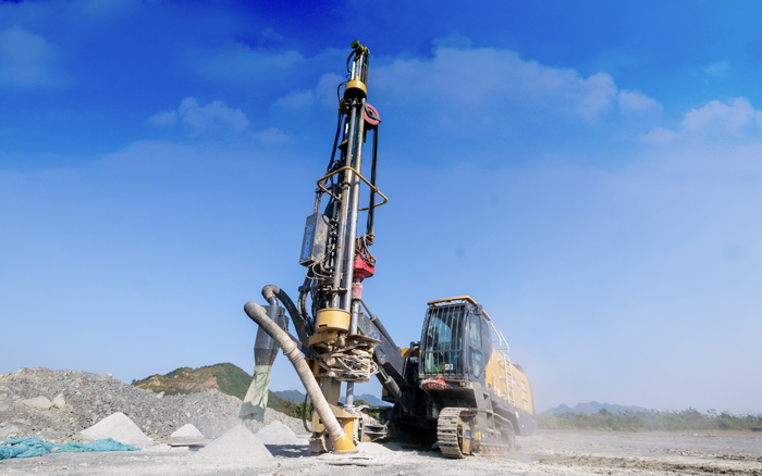 露天矿山，矿主们爱用cq9电子潜孔钻！