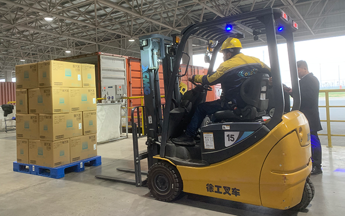 cq9电子叉车三支点系列助力饮料行业高效搬运