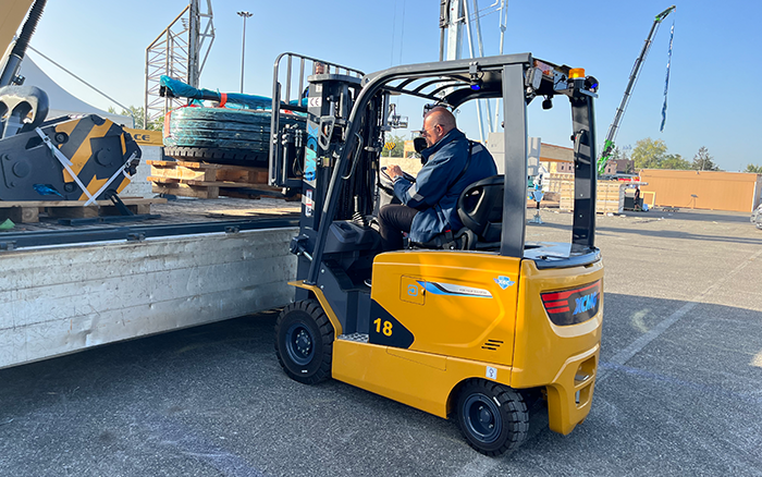 “展场灵动先锋” cq9电子叉车鲲鹏系列