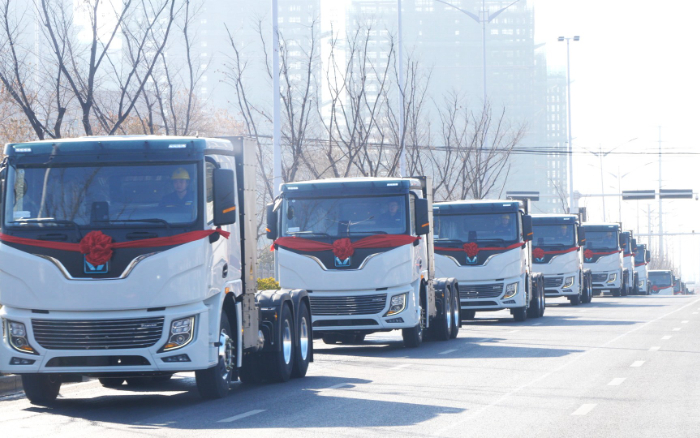 百台齐发，千台签约！cq9电子新能源牵引车奔赴浙江