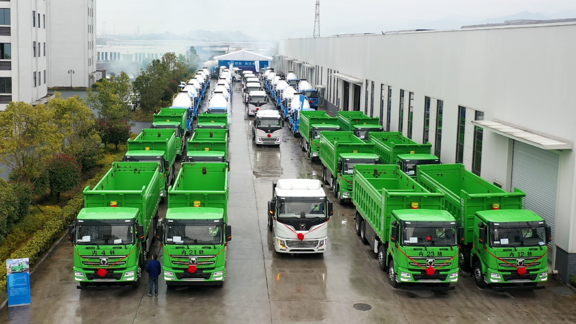  百台cq9电子新能源成套化运输设备交付盛况直击