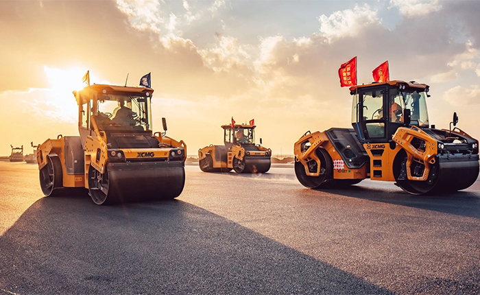 XD135T 压路机：油面施工，智慧先行