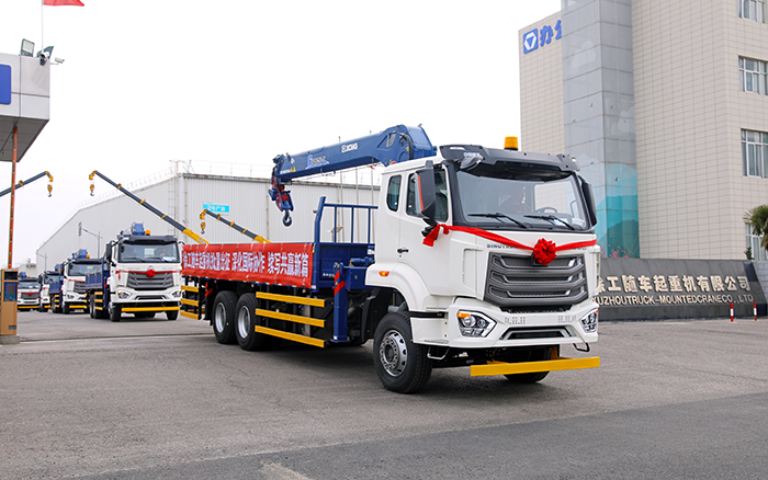 cq9电子SQS250随车起重机批量发车，助力 “一带一路” 沿线基建腾飞