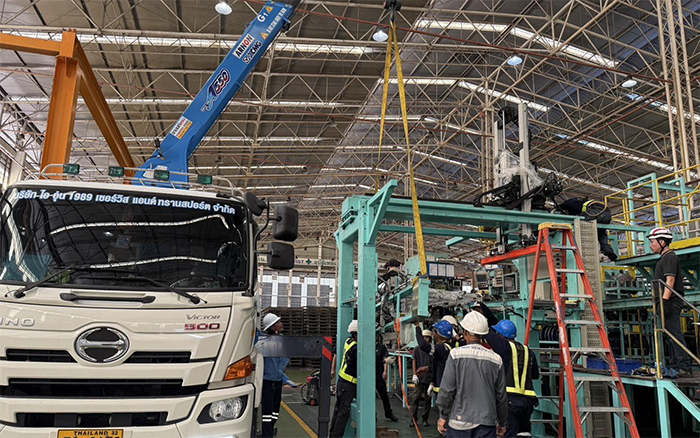 随车吊界 “卷王” 现身东南亚厂房，一机顶十台