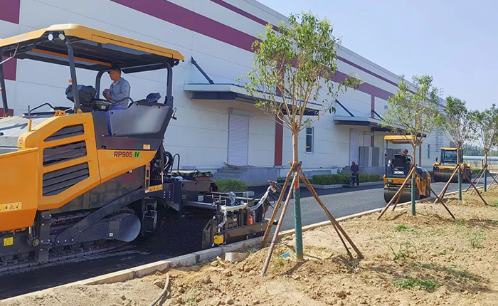 RP905：摊铺机界的“六边形战士”