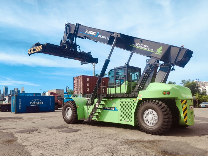 cq9电子E5系列正面吊开启“零碳港口”新实践