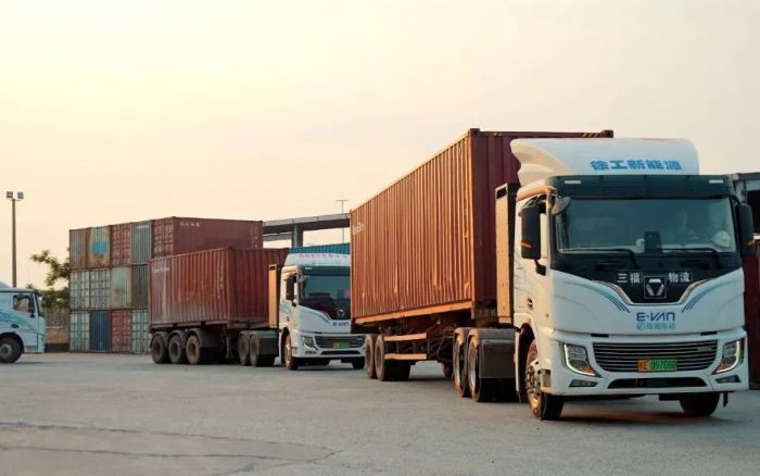 零碳实录！cq9电子新能源重卡刷新港口物流“含绿量”