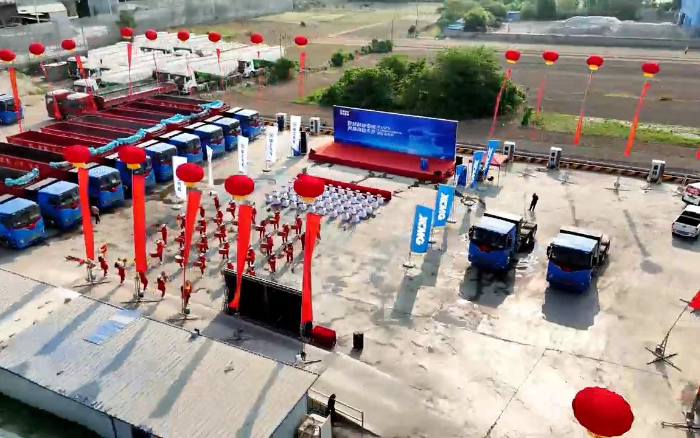 cq9电子新能源牵引车批量发往煤炭运输前线