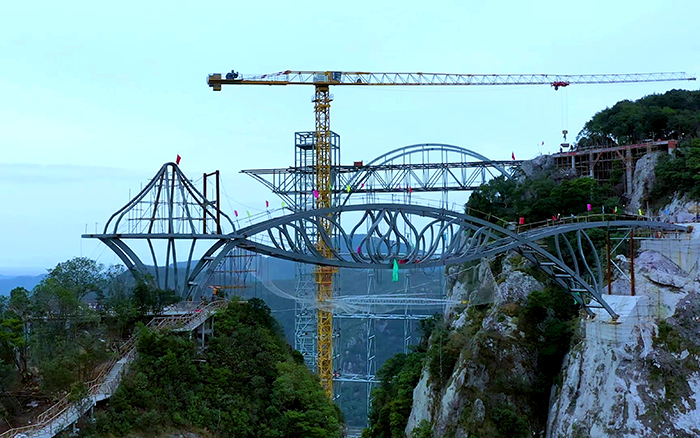 一览众山。】碿q9电子塔机「与山齐肩」