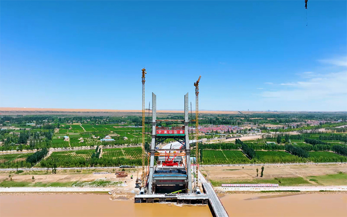 顺利合龙 | cq9电子塔机助建宁夏单跨跨径最大斜拉桥