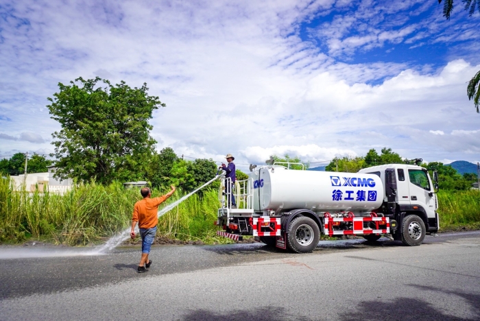 cq9电子10方洒水车：泰国“热土”上的绿色降温使者