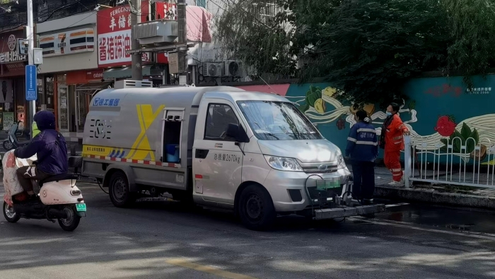 徐州这条网红巷的“脸面”，竟被这台车承包了？！