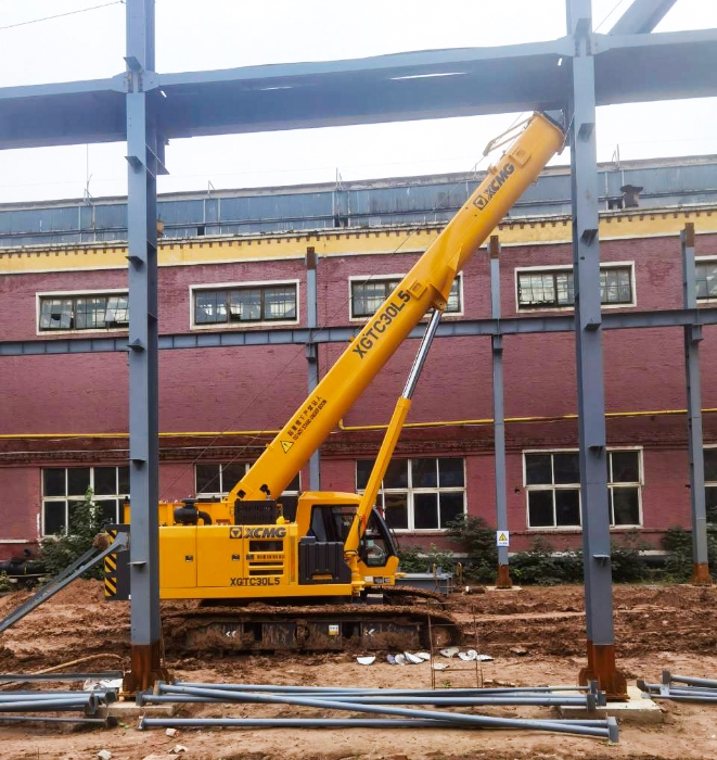 擎臂破泥泞，稳力定乾坤！XGTC30L5攻坚泥沼钢结构吊装