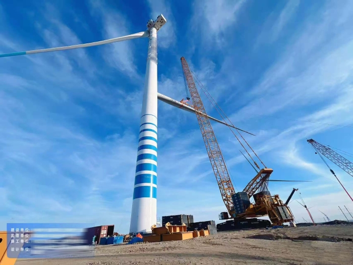 大国重器显担当——XLC18000M征战戈壁滩，125米高空精准托起10兆瓦风电巨擘！