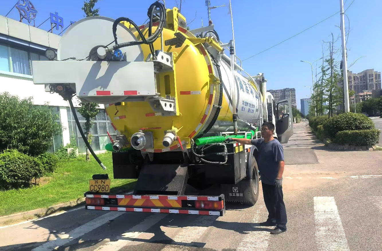 cq9电子吸污车保障江苏宿迁城市管网安全高效运行