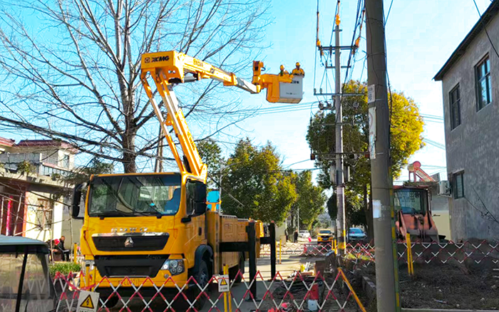 带电作业“零打扰”！cq9电子GKJH18C绝缘斗臂车“护航”河南乡村电网